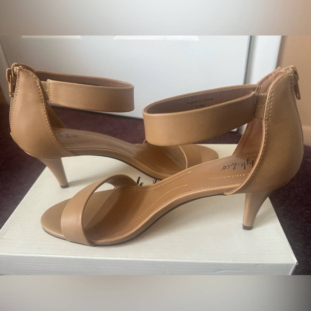 NWOT Women's Paycee Two-Piece Dress Sandals; 9.5M